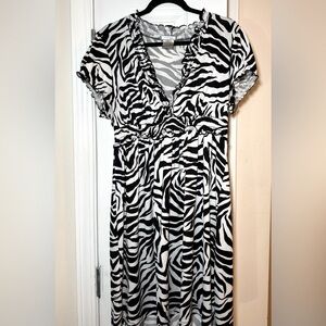 Lilly Lou Women’s Short Sleeve V Neck Zebra Print Dress- Size Large